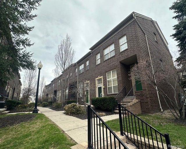 7 Georgetown, Dearborn city