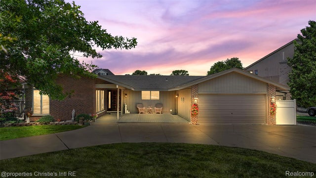 37337 Lakeshore Dr, Harrison charter township