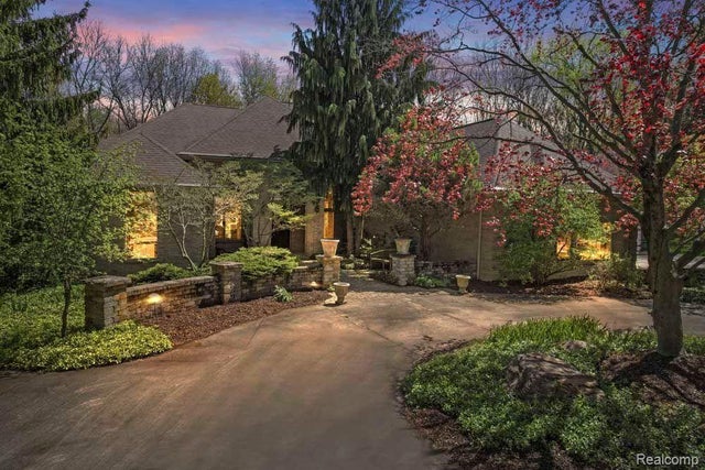 1293 Huntcliff, Milford charter township