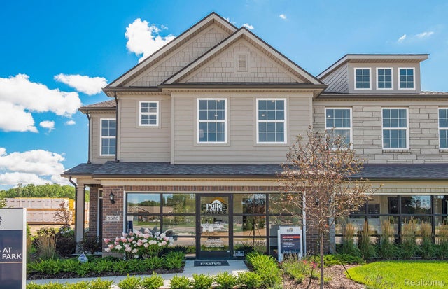 1570 Addison Cir, Commerce charter township