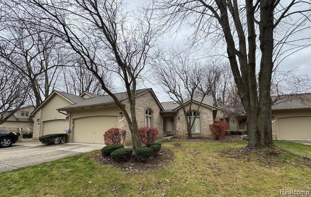 17763 E Kirkwood Dr, Clinton charter township