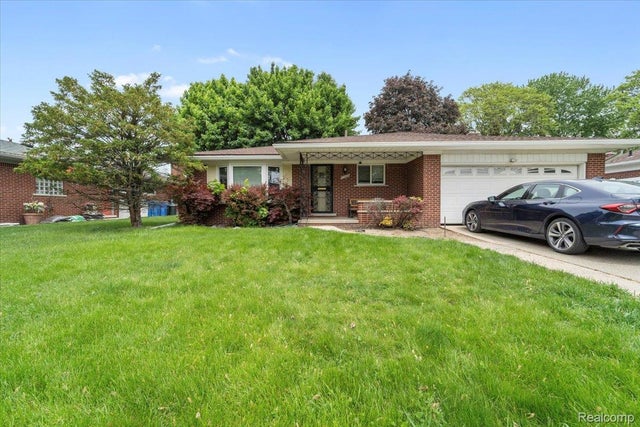11233 Capri Dr, Warren city