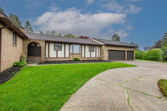 59663 Pettengill Dr, Lyon charter township