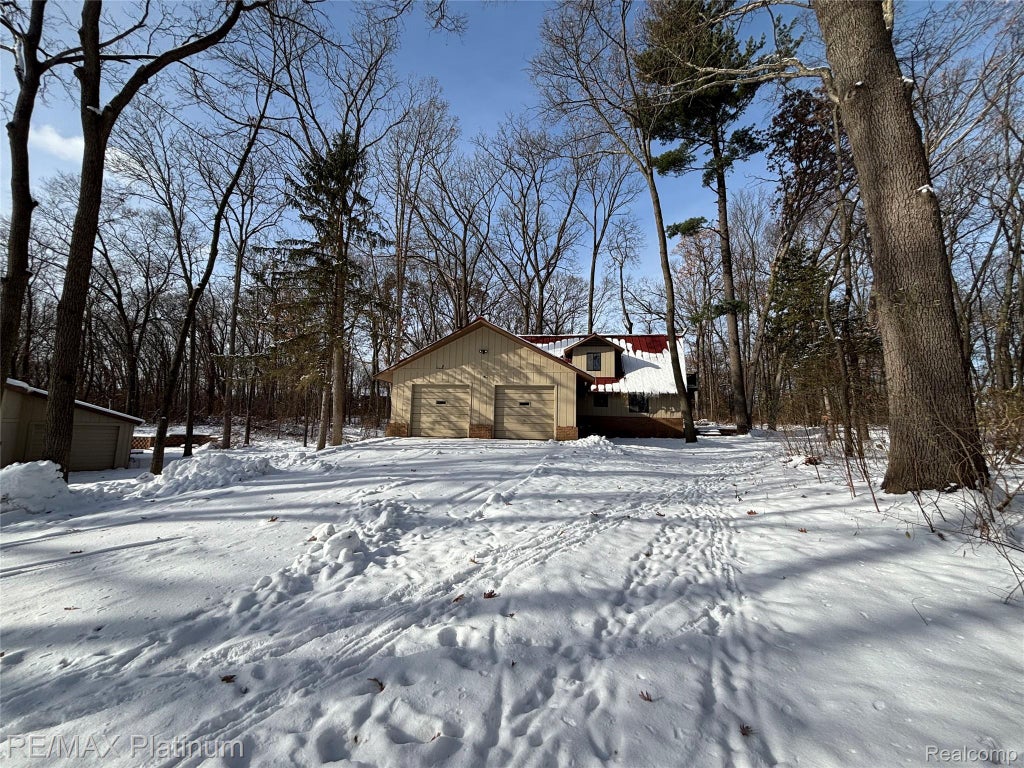 11095 Hibner Road, Hartland township