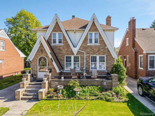 7436 Coolidge, Center Line city