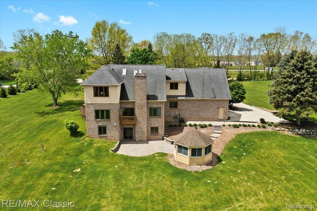 4359 Milford Ponds Ln S, Milford charter township