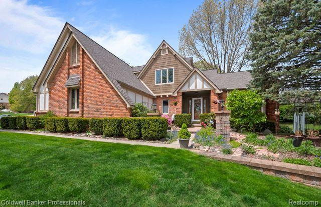 61218 Miriam Dr, Washington township