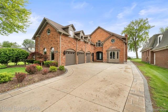 48556 Harbor  Dr, Chesterfield township