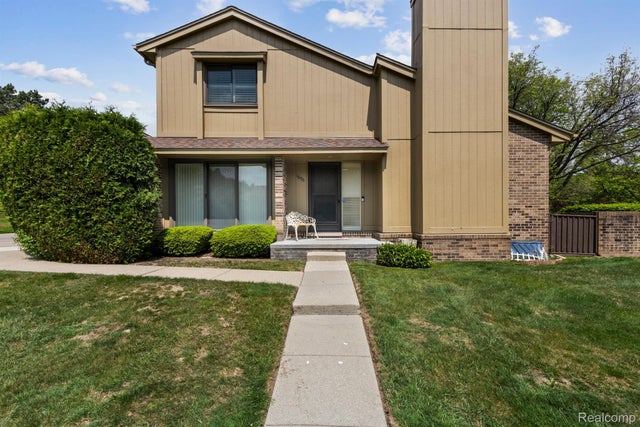 1696 S Hill Blvd, Bloomfield charter township