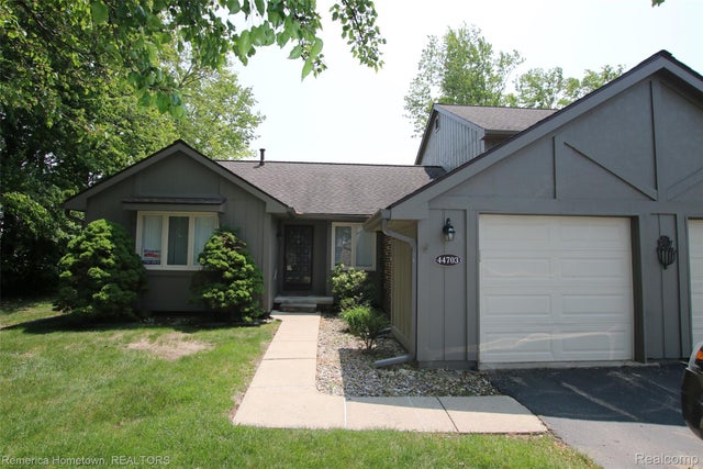 44703 Erin Dr, Plymouth charter township