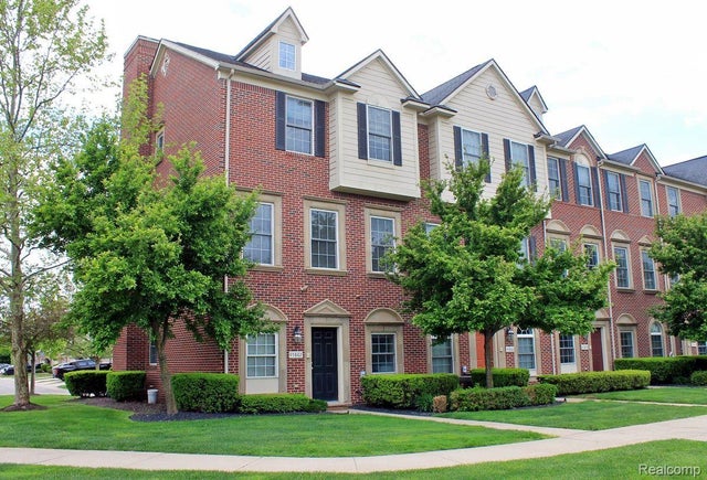 45862 S Stonewood Rd 218, Canton charter township