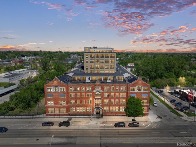 6533 E Jefferson Ave 413w, Detroit city