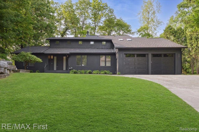 3091 Arns, Oakland charter township