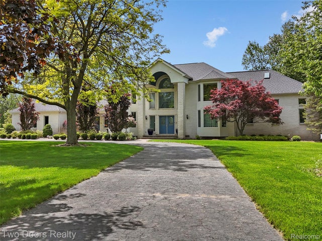 532 Shrewsbury Drive, Orion charter township
