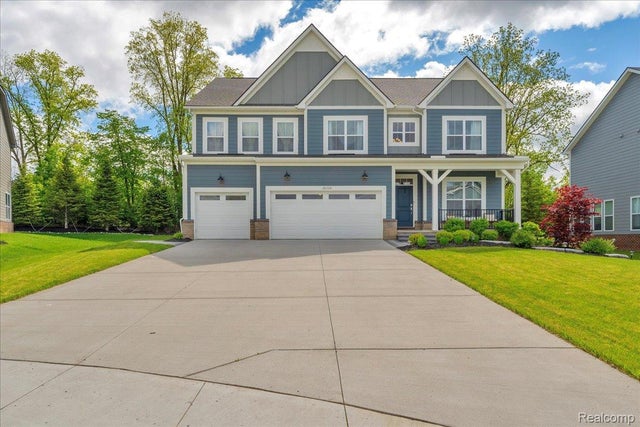 24324 Oak Ridge Boulevard, South Lyon city