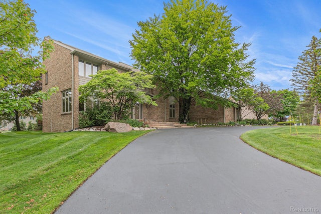 3870 Glen Falls Drive, Bloomfield charter township