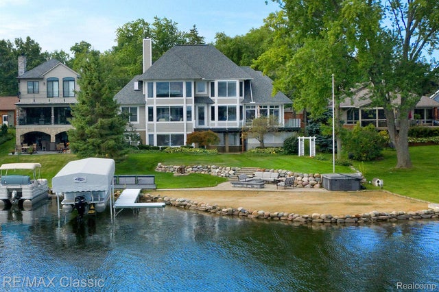 826 Wolverine Drive, Wolverine Lake village