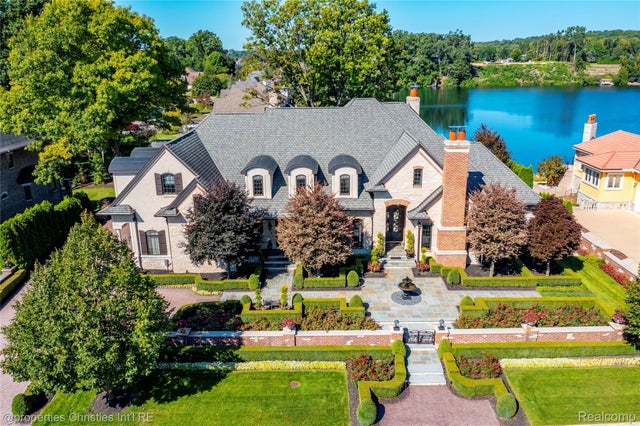 18939 Bella Vista Court, Northville city