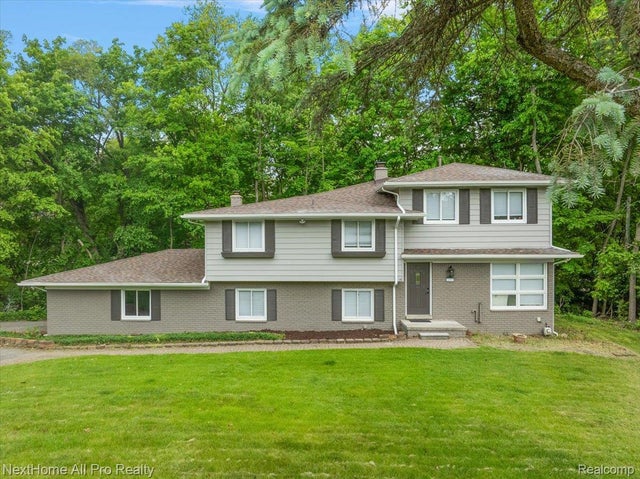 26557 Old Homestead Drive, Farmington Hills city