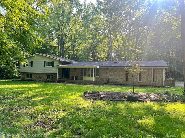 47993 9 Mile Road, Northville city