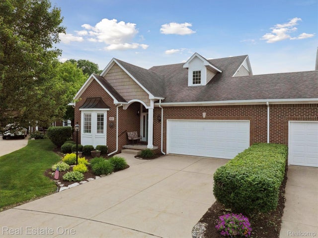 446 Delmar Court, Highland charter township