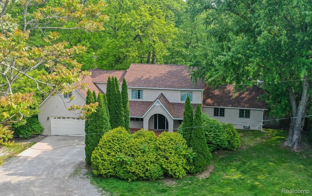 2475 S Ortonville Road, Brandon charter township