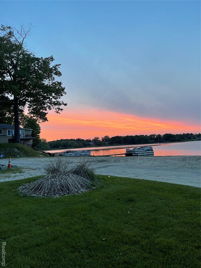 2074 Gray Park Drive, Lapeer city