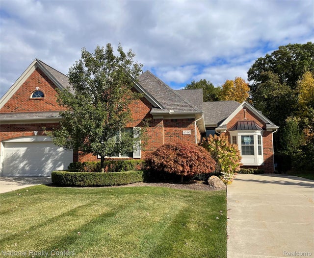 2750 Castlemartin Court, Oakland charter township
