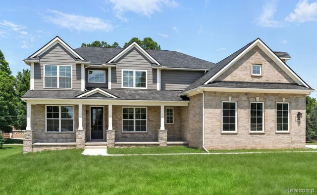 688 Perthshire Court, Highland charter township