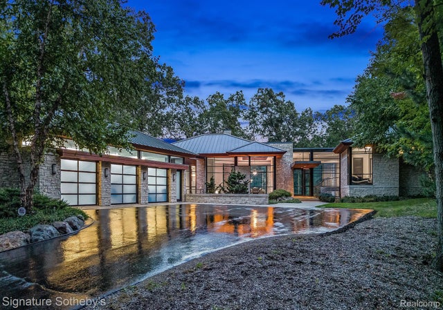 6956 Cooley Lake Road, White Lake charter township