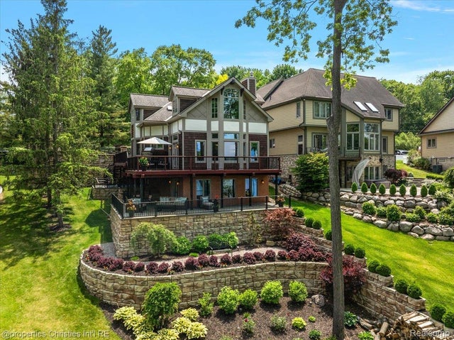 1739 Ridge Road, White Lake charter township