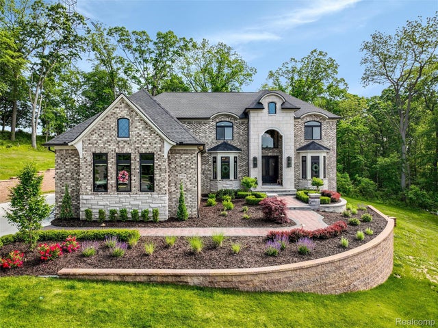 2584 Heights View Court, Rochester city