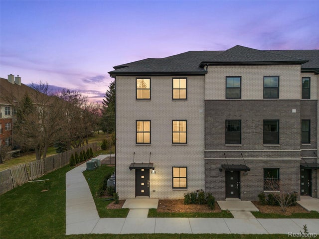 2805 Summers Place, Troy city