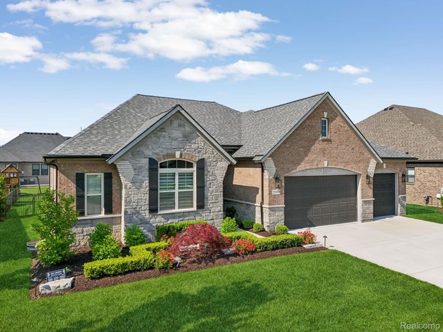 21959 Majestic Drive E, Macomb township