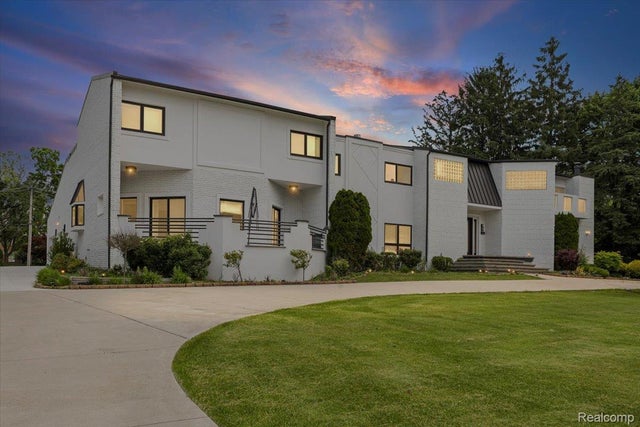 3440 Lone Pine Road, West Bloomfield charter township