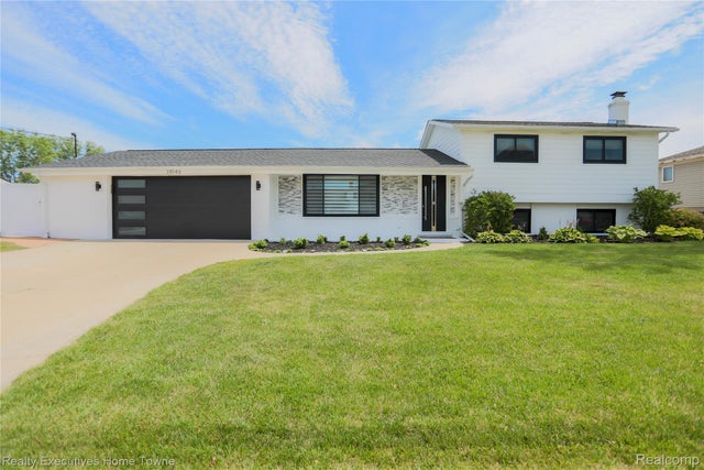 38146 Mast Street, Harrison charter township