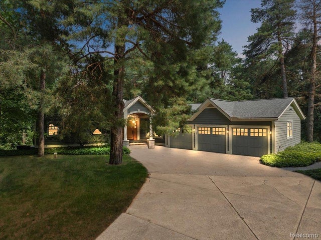 801 Seven Oaks Lane, Oxford charter township