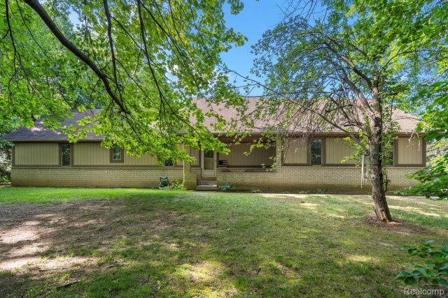 1500 Rustic Lane, Commerce charter township