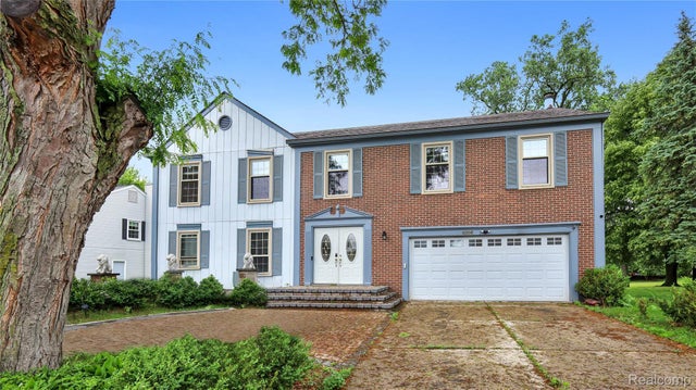 6596 Corral Court, West Bloomfield charter township