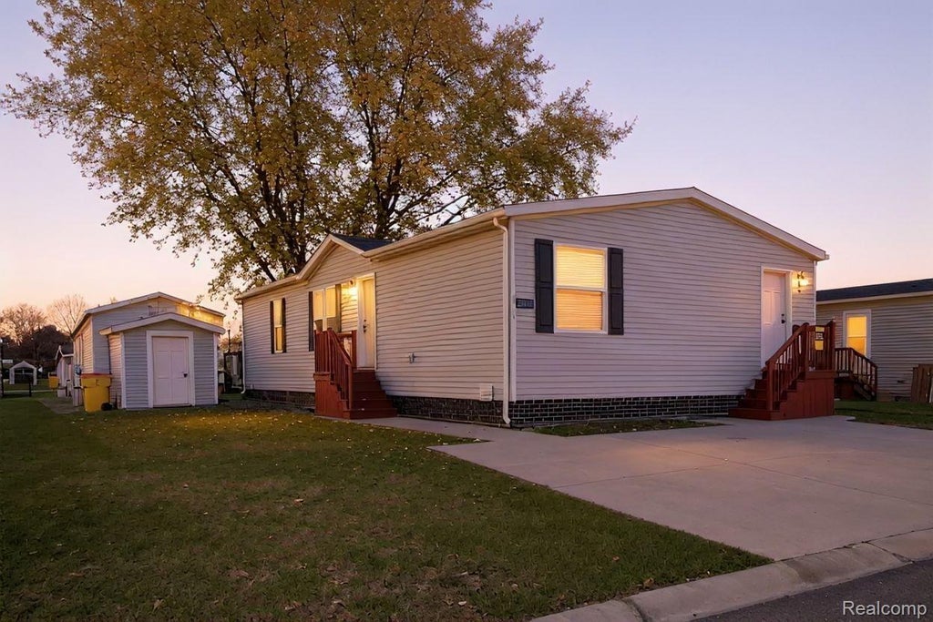 15385 Cartier, Clinton charter township