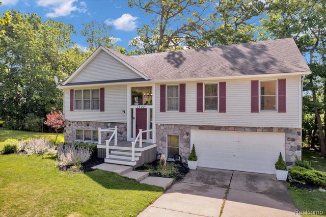 1522 Oregon Court, Waterford charter township