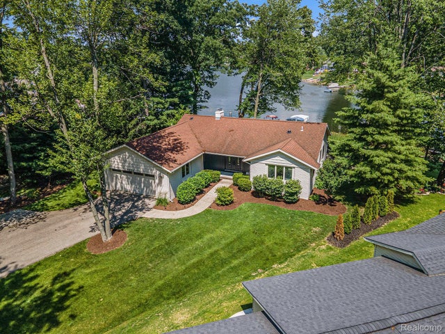 7034 Verde Vista Drive Ne, Cannon township