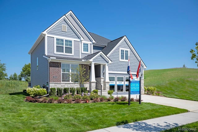 2348 Provencal Drive, Commerce charter township