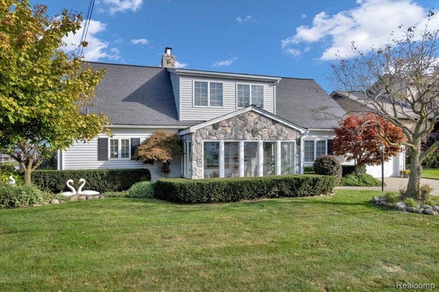 32241 N River Road, Harrison charter township