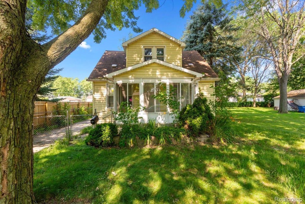 22367 Le Fever Avenue, Warren city