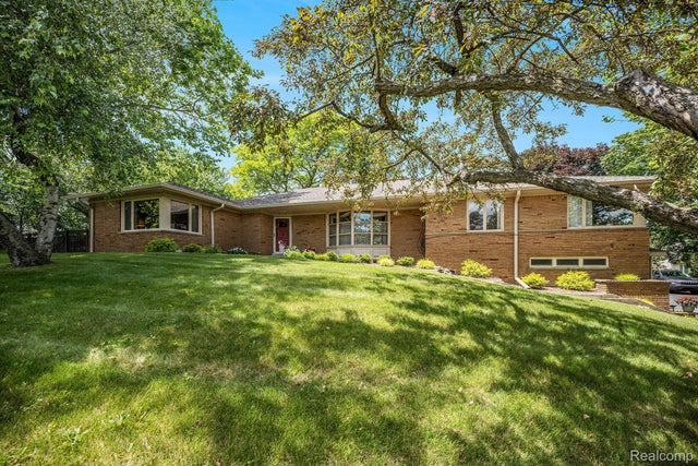 6400 N Rochester Road, Rochester Hills city