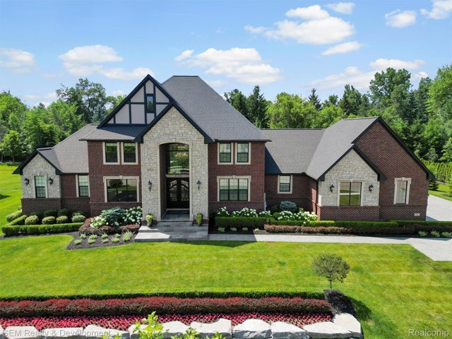 47545 Casa Loma Court, Novi city