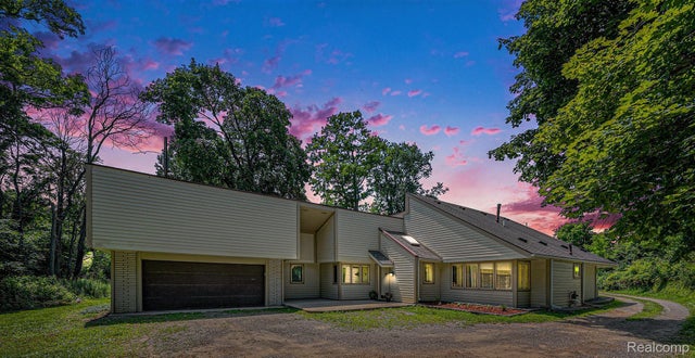 36680 Howard Road, Farmington city