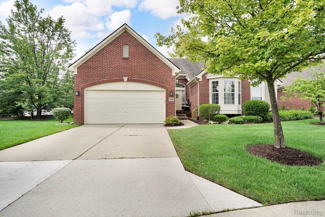 1128 Andover Circle, Commerce charter township