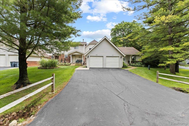 9099 Bavarian Way, Springfield charter township